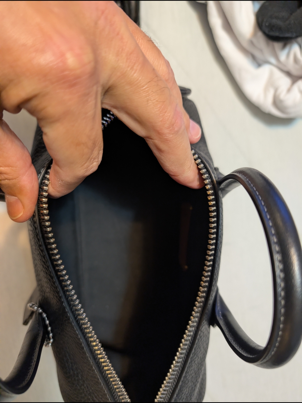 Coach Compass 25 Black Pebble Leather New - Picture 3 of 5